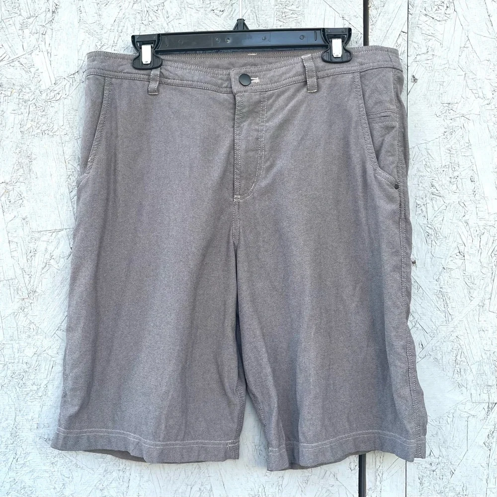 lululemon athletica Men's Flat Front Shorts in Taupe